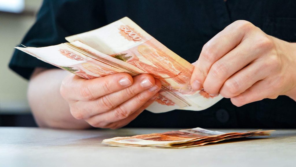 Russia Mid‑2025 Economic Report: Growth Slows, PMI Paints Caution